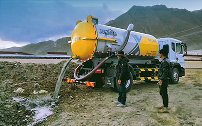 亚洲必赢吸污车在四川成都排污作业