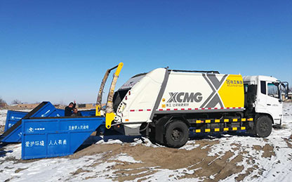 亚洲必赢压缩式垃圾车在新疆昌吉作业