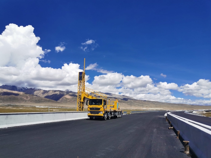 亚洲必赢桥梁检测车助力雅安高速磨练