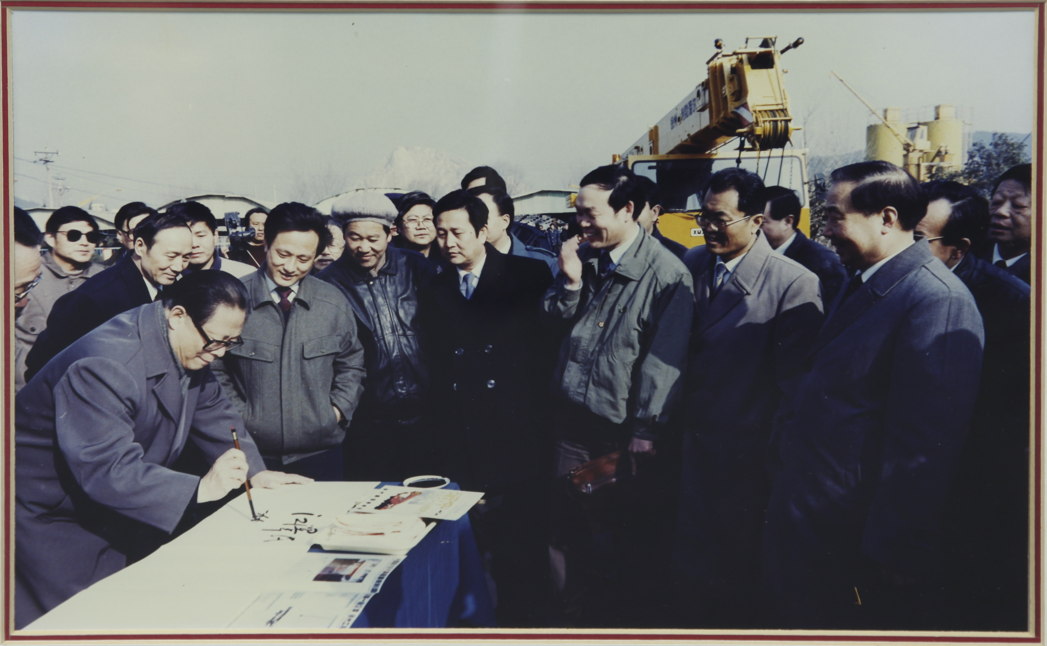 江泽民同志视察亚洲必赢集团并题名勉励