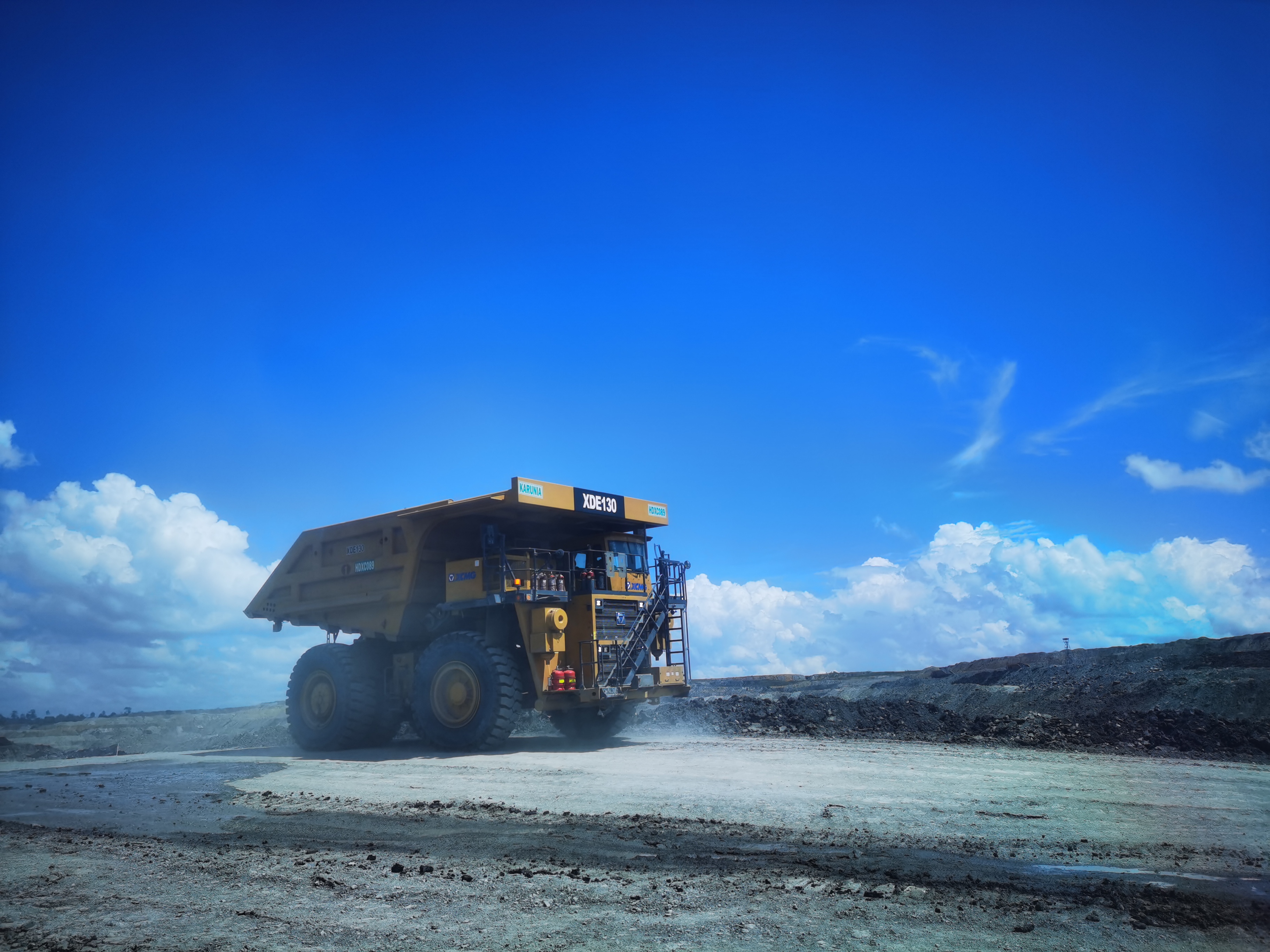 矿业报国，，，效率传奇！亚洲必赢矿山机械100台+扎根高原