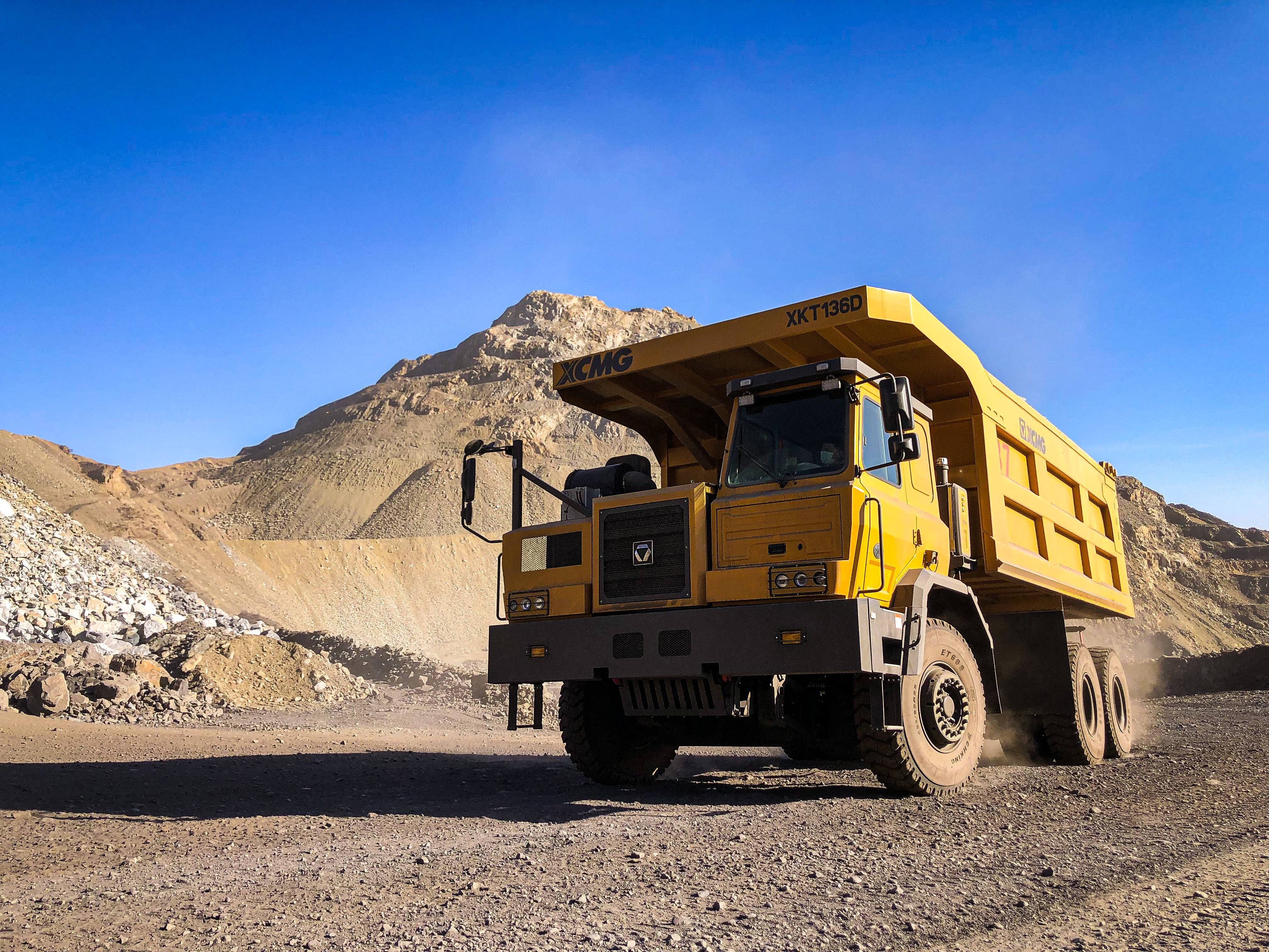 【新品下线】亚洲必赢XKT136D三桥宽体矿车正式下线！