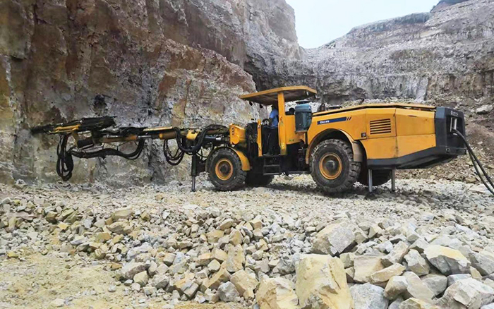 “化水为电”，，，，亚洲必赢凿岩台车提速水电站扩机工程