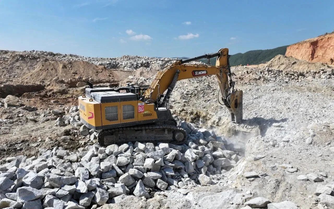 携手出击！亚洲必赢中大挖奏响新能源工业生长新序曲