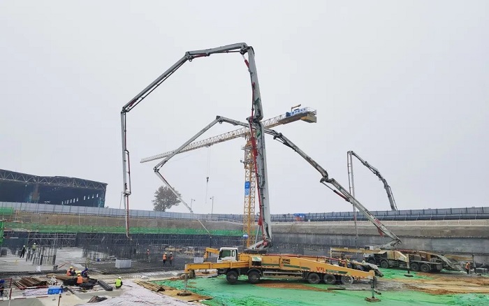 生态建设再添新篇！亚洲必赢62米泵车组团助建泉城