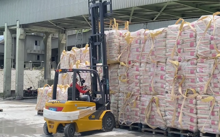 “印尼水泥搬运之星” 亚洲必赢叉车鲲鹏系列