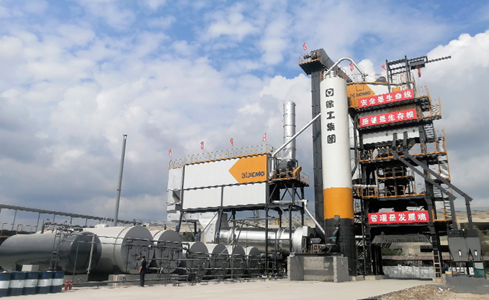 亚洲必赢4000型沥青站 在鹤大高速大显身手！