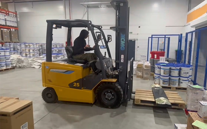 亚洲必赢新能源叉车赋能哈萨克斯坦阿拉木图客栈