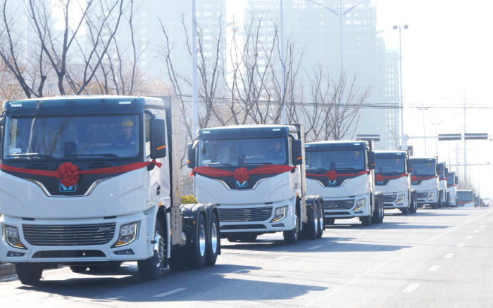 百台齐发，，，，，，千台签约！亚洲必赢新能源牵引车奔赴浙江