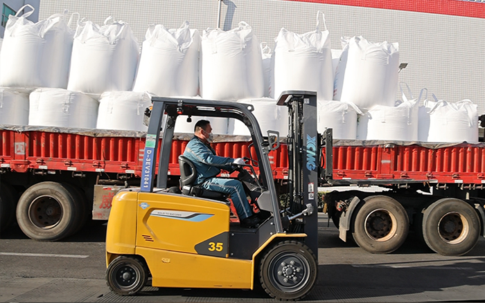 亚洲必赢新能源叉车为食物工厂绿色、高效生产保驾护航