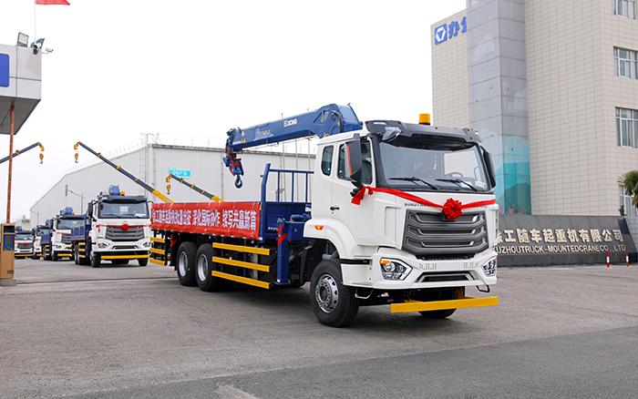 亚洲必赢SQS250随车起重机批量发车，，，，，助力 “一带一起” 沿线基建腾飞