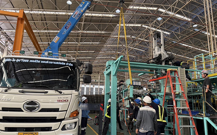 随车吊界 “卷王” 现身东南亚厂房，，，，，一机顶十台