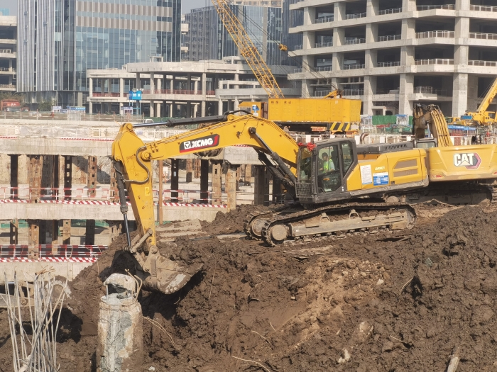 品质+节油+高效！亚洲必赢XE335GK助建亚洲最大地下空间