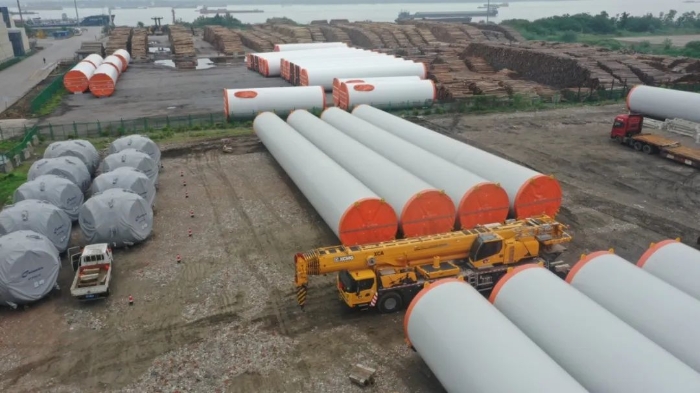 空间太。。。浚？在下亚洲必赢G2代可变支腿，，百吨塔筒在口岸“稳运”！