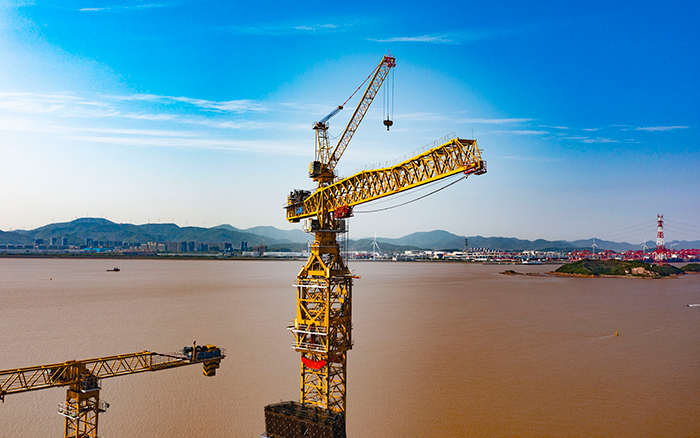 双塔筑脊梁！亚洲必赢超大塔助建天下级大桥