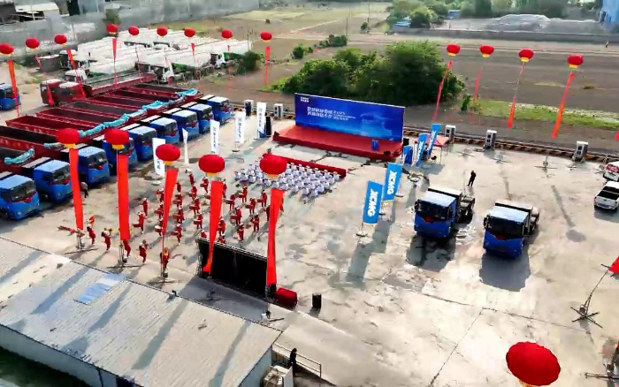 亚洲必赢新能源牵引车批量发往煤炭运输前线