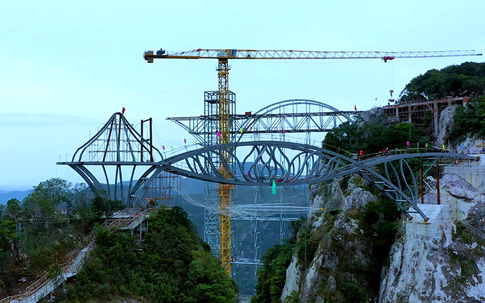 一览众山。。。】囱侵薇赜机「与山齐肩」