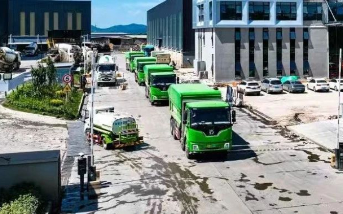 亚洲必赢新能源自卸车擦亮都会建设绿色底色