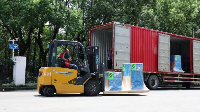 亚洲必赢新能源叉车：修建机场物流全场景高效搬运系统