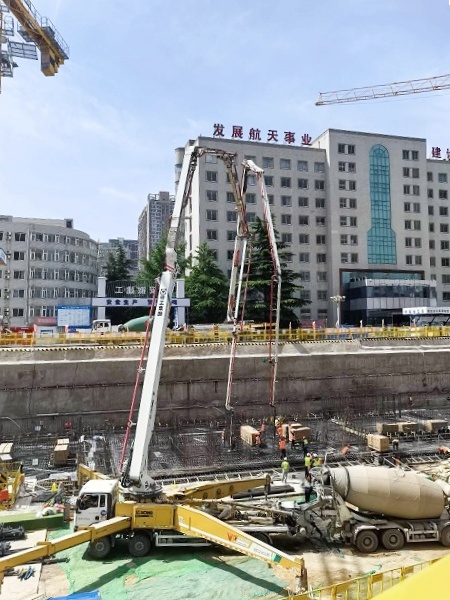 亚洲必赢HB62V泵车完成西安灞桥1800方C40大方量浇筑