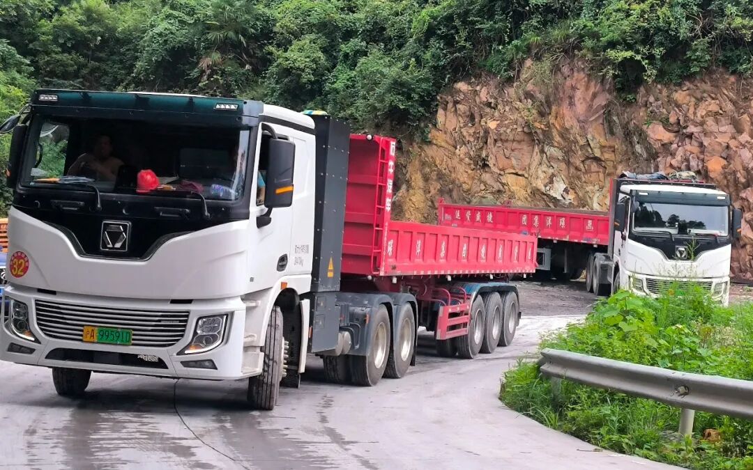短倒利器！亚洲必赢400度6&times;4标载版牵引车为何备受客户青睐？？？