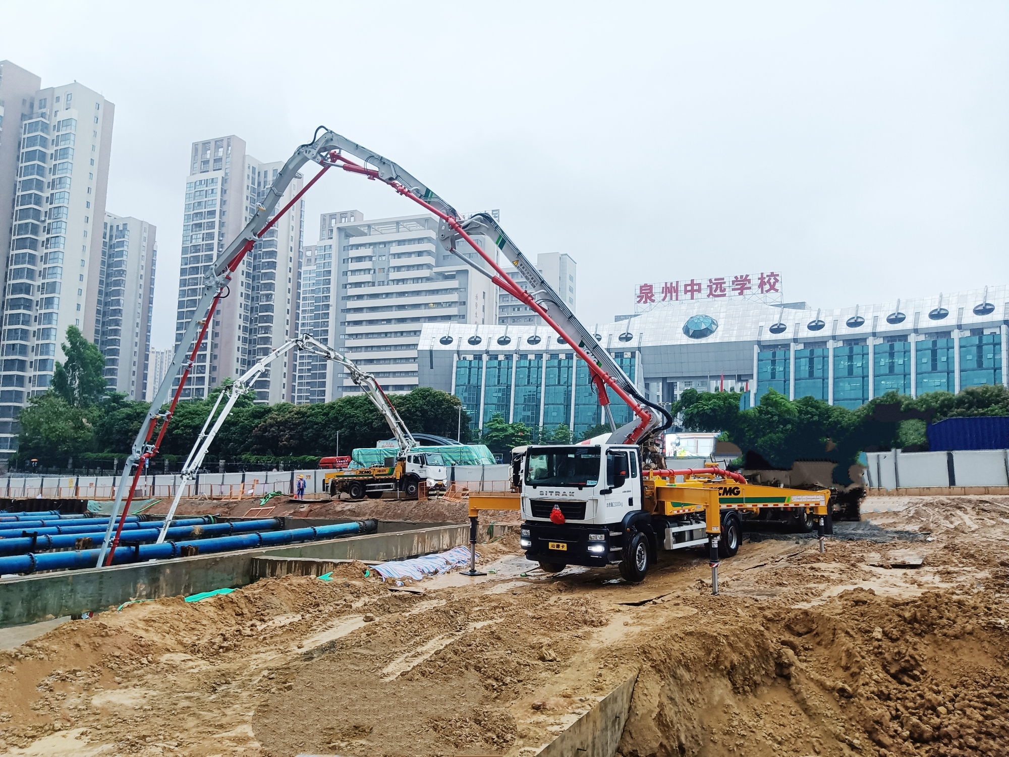 亚洲必赢混凝土成套化妆备高效浇筑泉州快速路刷新工程！